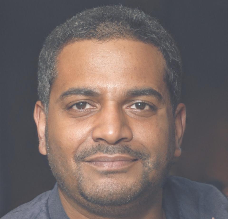 Experienced trading mentor reviewing market analysis